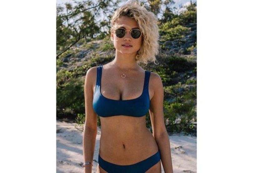 Rose Bertram sosyal medyayı salladı