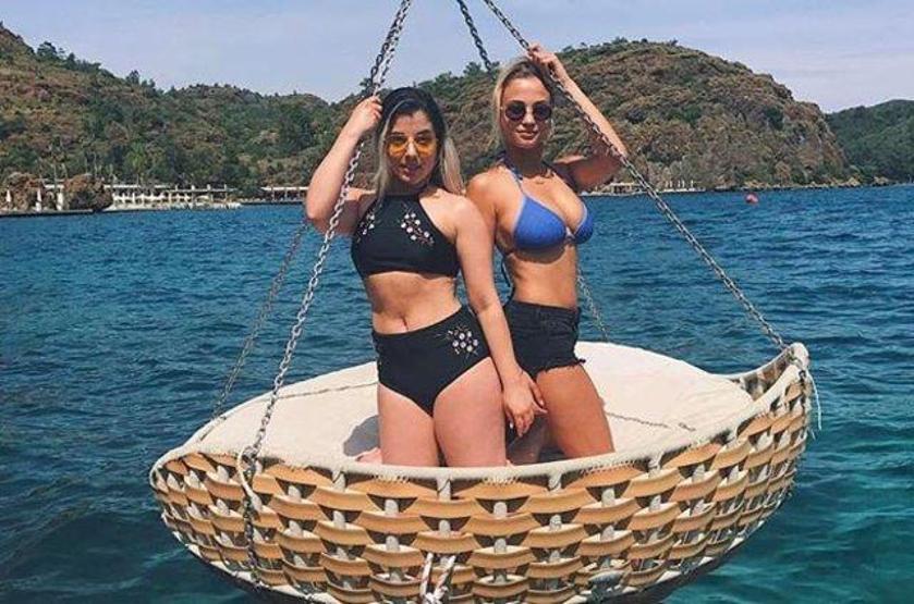 Rose Bertram sosyal medyayı salladı