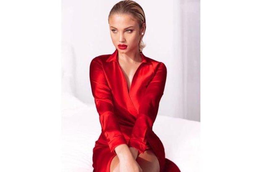 Rose Bertram sosyal medyayı salladı