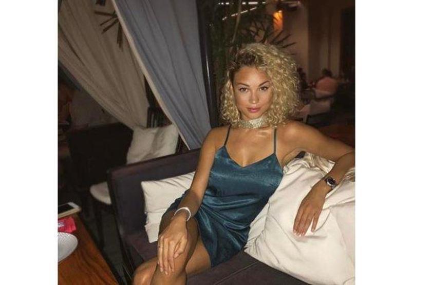 Rose Bertram sosyal medyayı salladı
