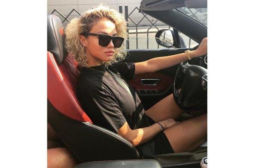 Rose Bertram sosyal medyayı salladı