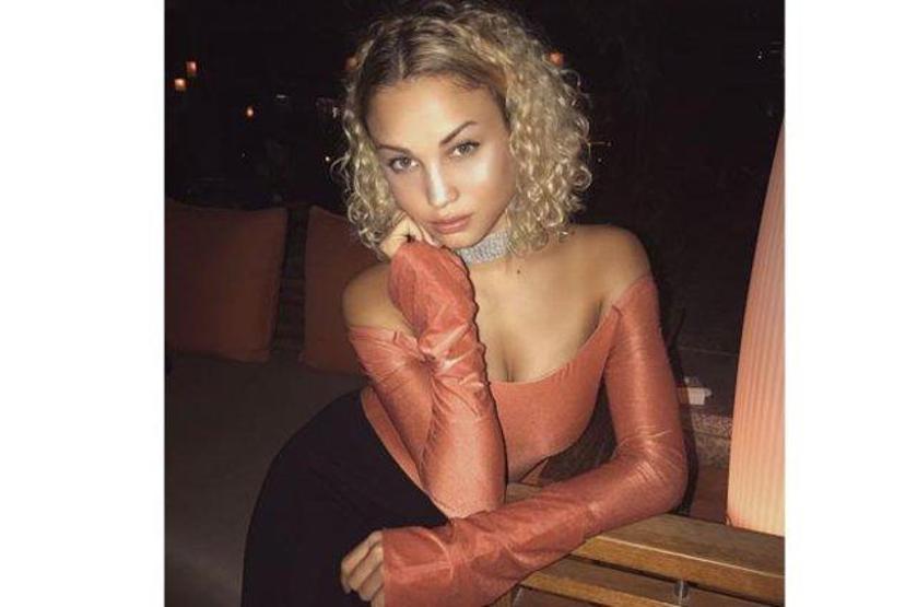 Rose Bertram sosyal medyayı salladı