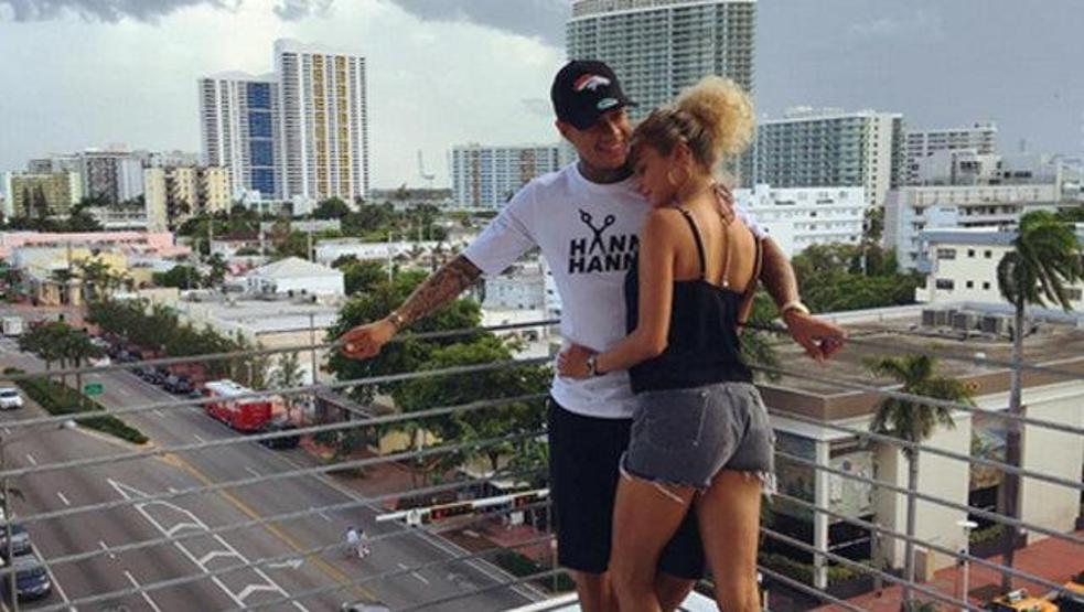Rose Bertram sosyal medyayı salladı