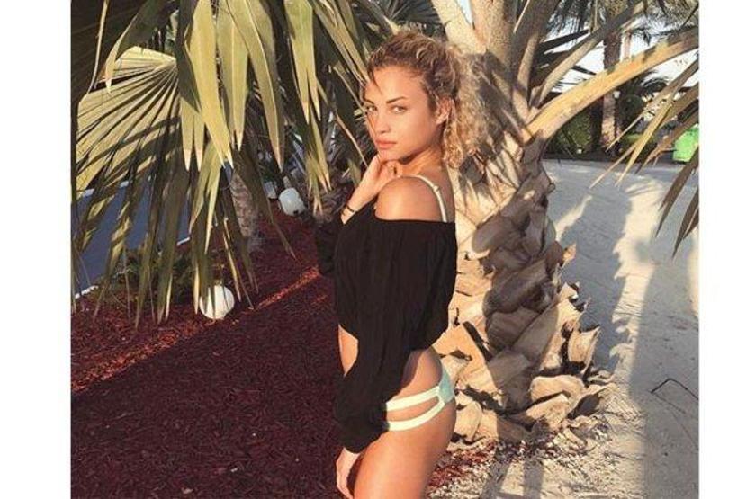 Rose Bertram sosyal medyayı salladı