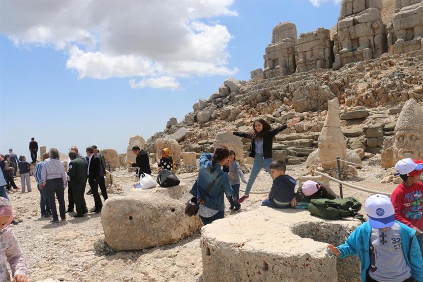 Güneşin en güzel doğup battığı yere turist akını