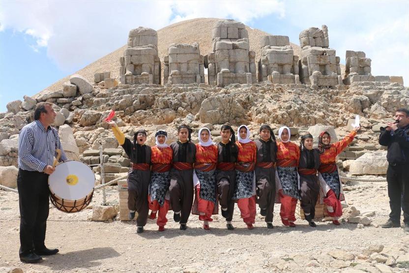 Güneşin en güzel doğup battığı yere turist akını