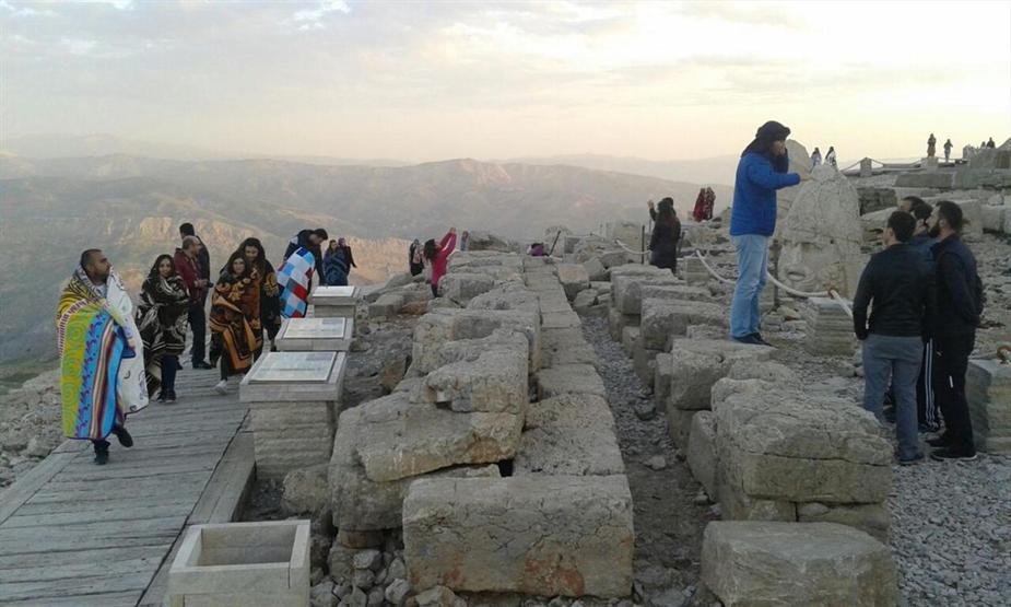 Güneşin en güzel doğup battığı yere turist akını