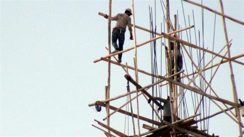 İnşaat işçilerinin 30 metrede ölümle dansı