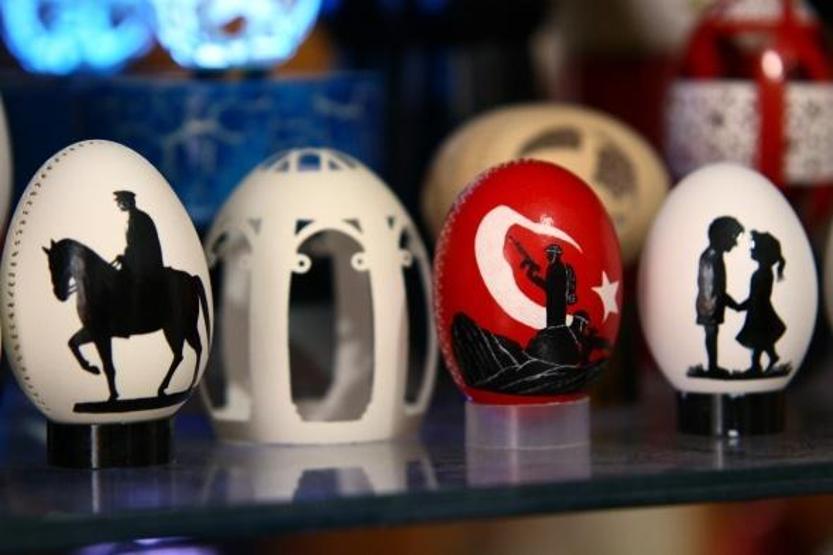 Yumurtanın içine dünyayı sığdırıyor
