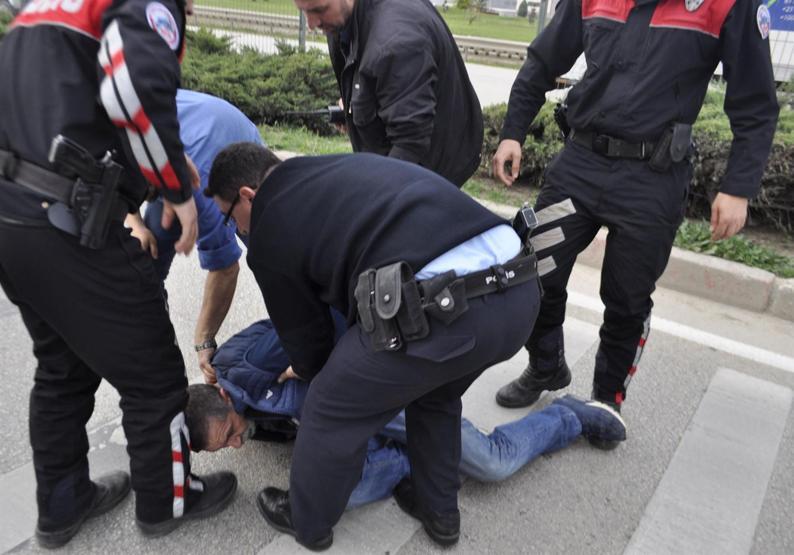 Aranan zanlı böyle yakalandı