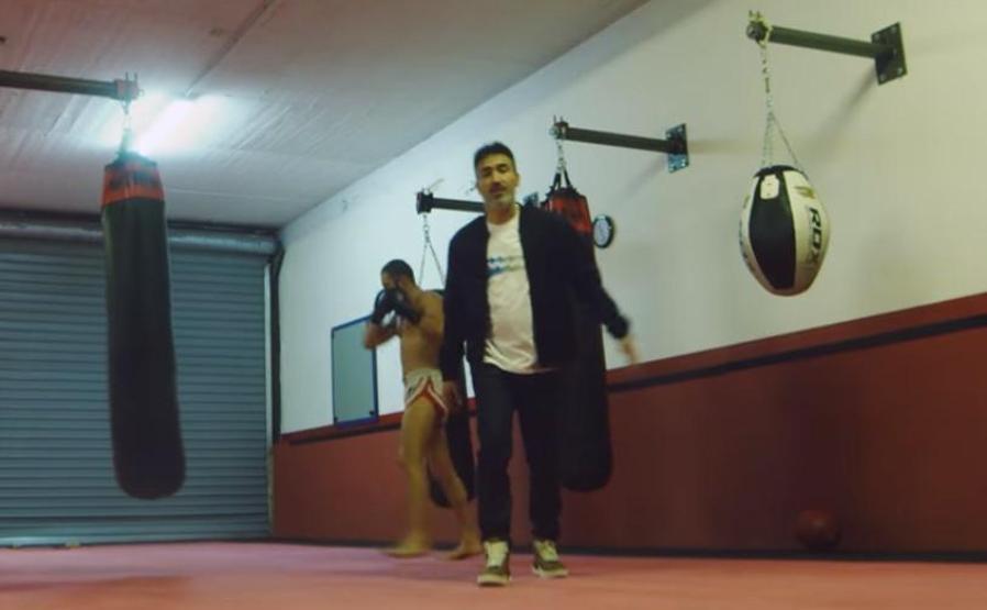 Söz dizisi oyuncusu Survivor Atakan rap klibinde yer aldı