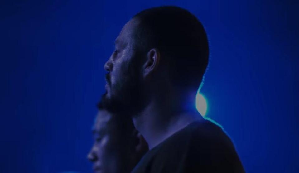Söz dizisi oyuncusu Survivor Atakan rap klibinde yer aldı