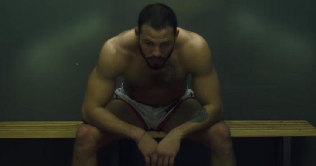 Söz dizisi oyuncusu Survivor Atakan rap klibinde yer aldı