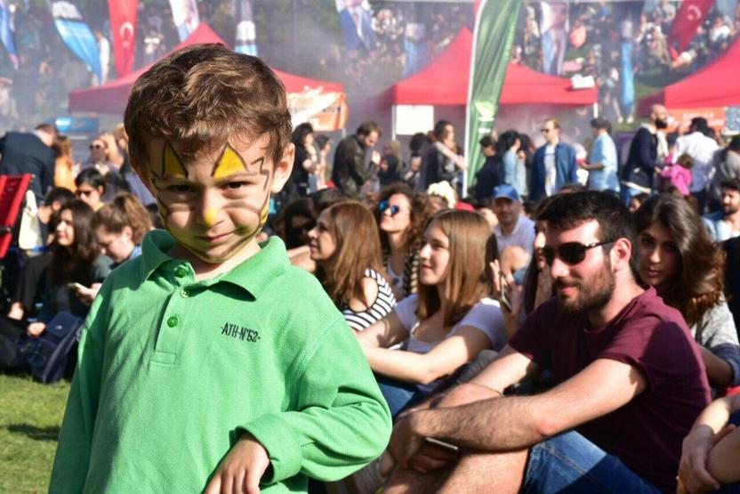 İstanbul sokak lezzetlerine, müzik ve eğlenceye doydu