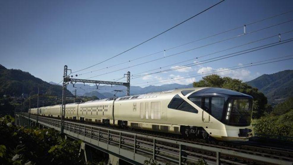 Japonyanın ultra lüks treni ilk yolcuğunu yaptı
