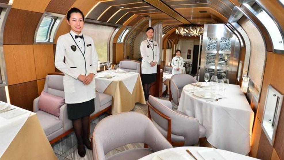 Japonyanın ultra lüks treni ilk yolcuğunu yaptı