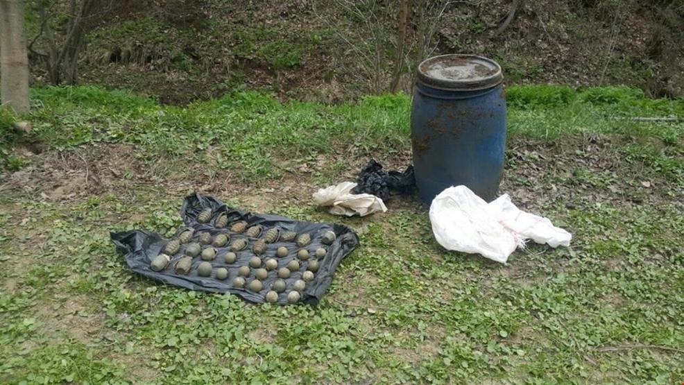 Toprağa gömülü 38 el bombası bulundu