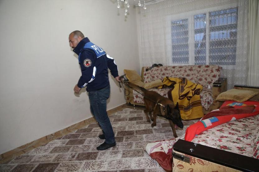 Adanada zehir tacirlerine şafak operasyonu