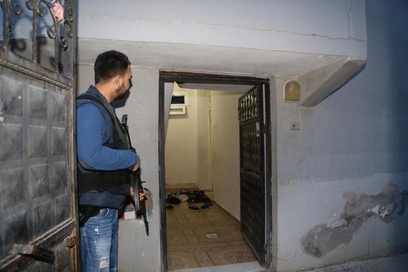 Adanada zehir tacirlerine şafak operasyonu