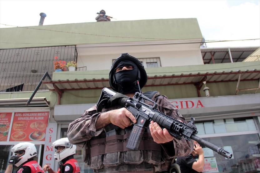 Adanada eş zamanlı torbacı operasyonu