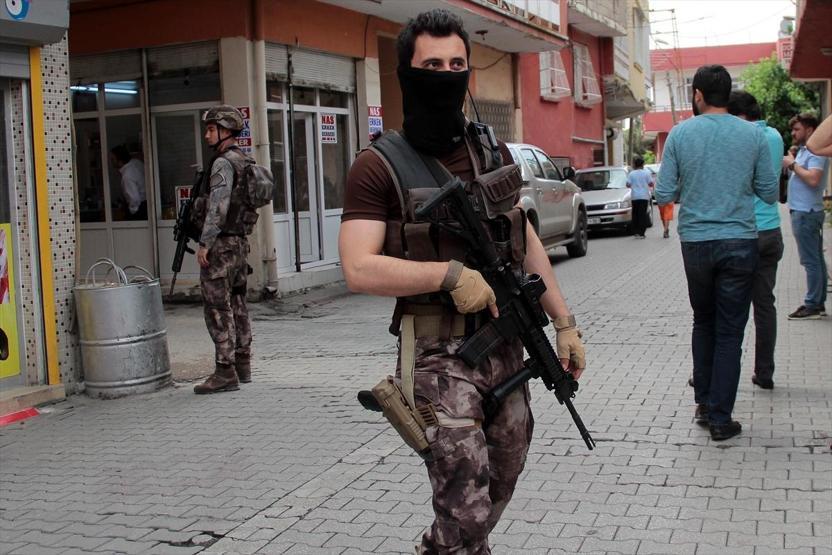Adanada eş zamanlı torbacı operasyonu