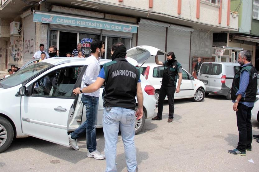 Adanada eş zamanlı torbacı operasyonu