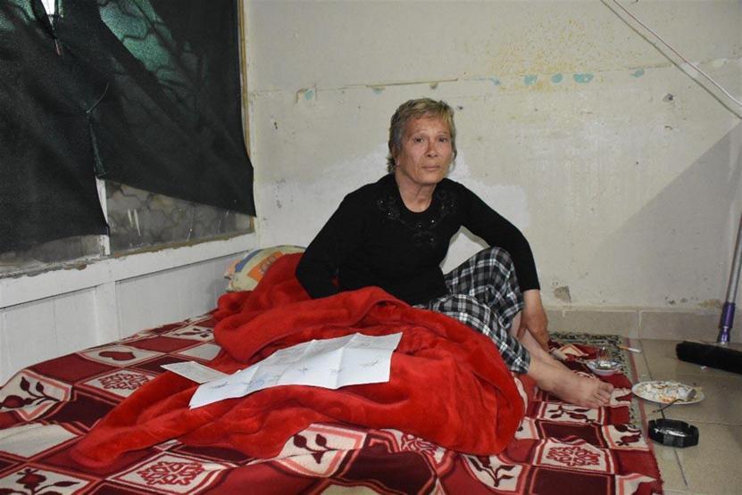 Evlat edindiği kızı gerçek ailesini bulunca onu terk etti