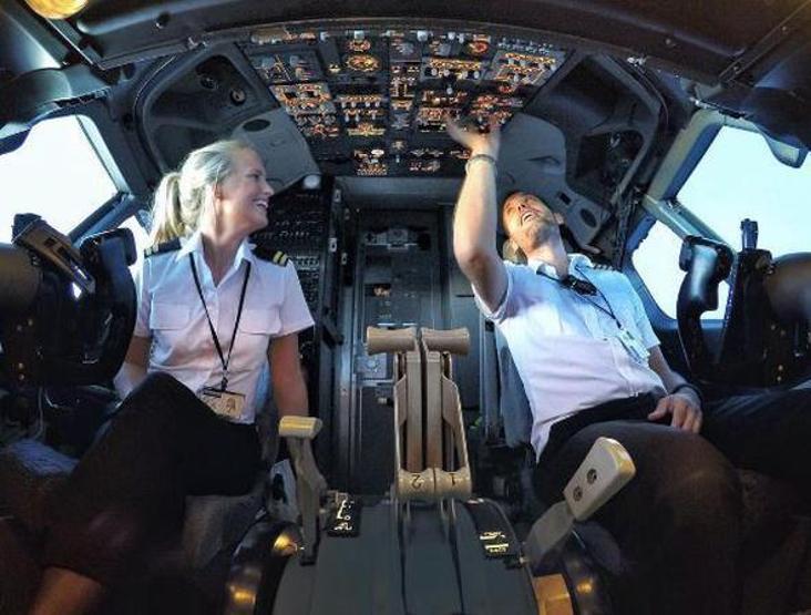 İsveçin kadın pilotu sosyal medya fenomeni oldu