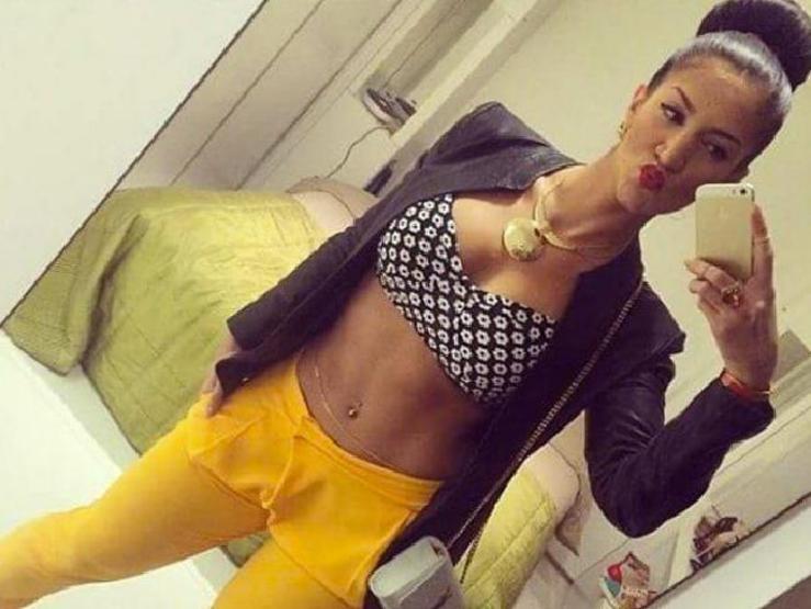 Yetişkin film oyuncusu Sophie Brussaux, Drakee Rihannayı unutturdu