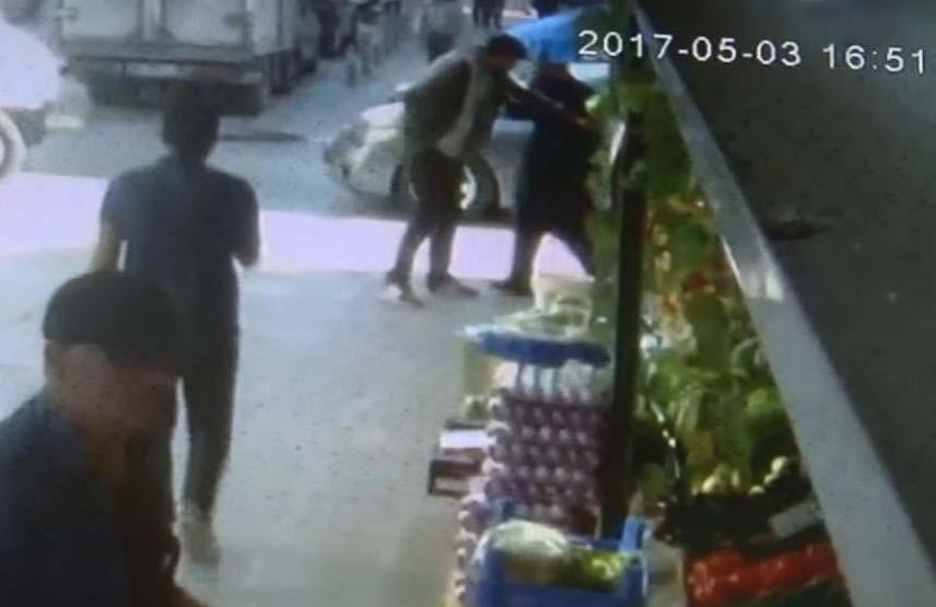 Küfür etme diye uyardı kurşunların hedefi oldu