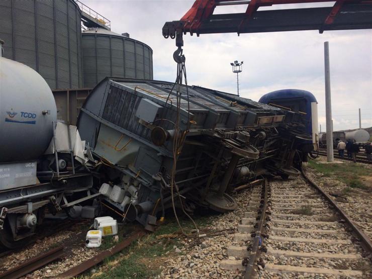 Kırıkkalede tren vagonu devrildi: 1 ölü, 3 yaralı
