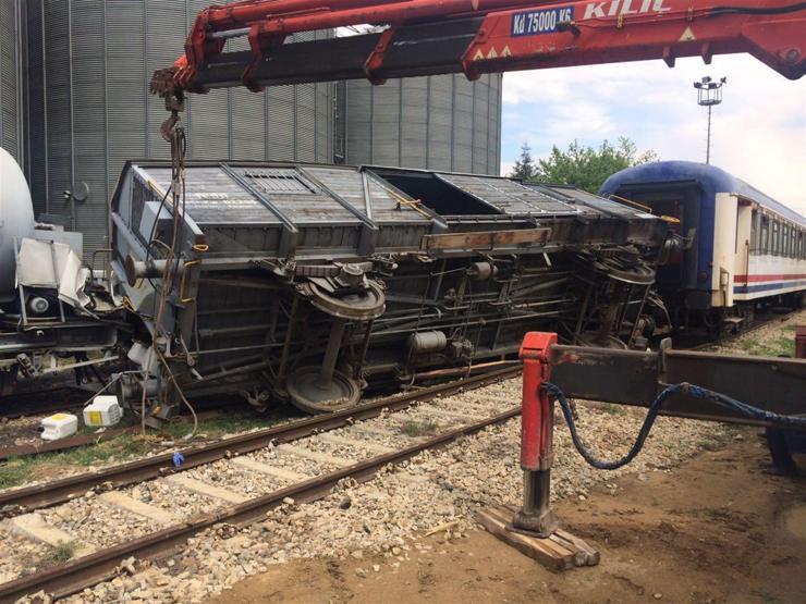 Kırıkkalede tren vagonu devrildi: 1 ölü, 3 yaralı