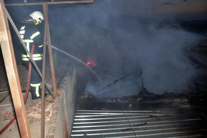 Televizyon bomba gibi patladı, 2 ev kül oldu