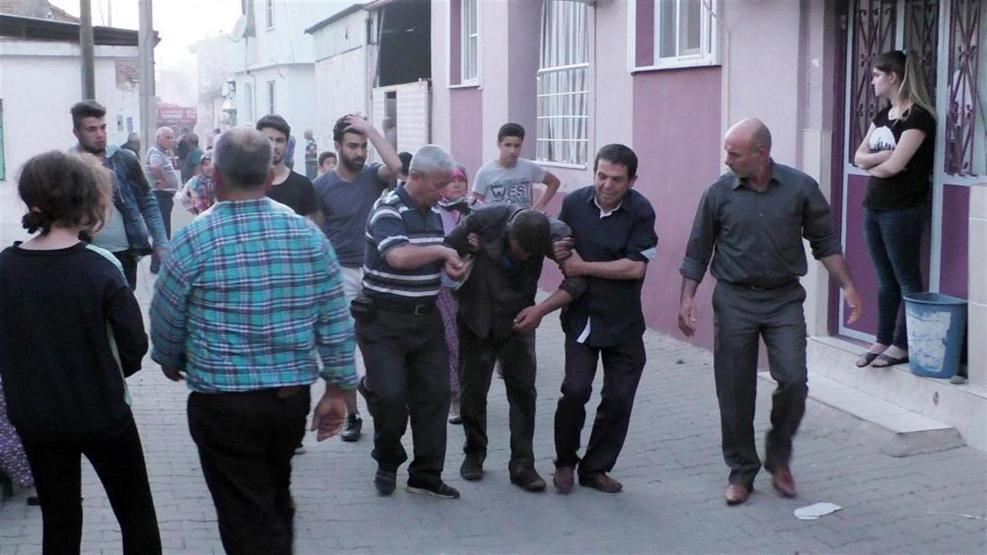 Televizyon bomba gibi patladı, 2 ev kül oldu
