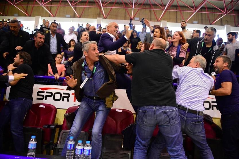 Erman Toroğlundan Aziz Yıldırıma sert tepki