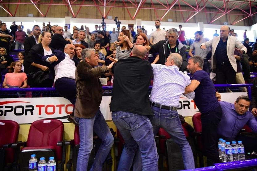 Erman Toroğlundan Aziz Yıldırıma sert tepki