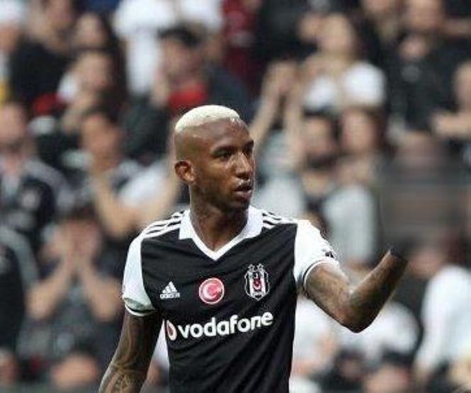 Beşiktaşlı Taliscadan Volkan Demirele orta parmak