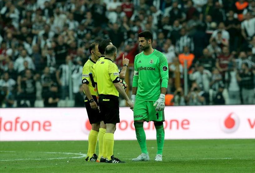 Beşiktaşlı Taliscadan Volkan Demirele orta parmak