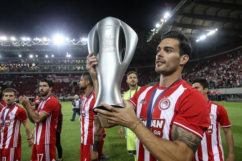 Olympiakos arka arkaya yedinci şampiyonluğu çılgınlar gibi kutladı