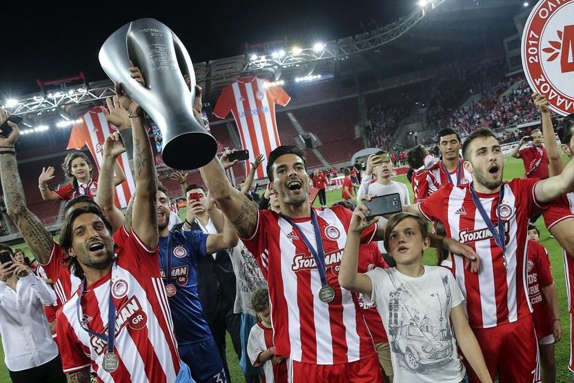 Olympiakos arka arkaya yedinci şampiyonluğu çılgınlar gibi kutladı