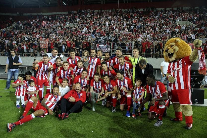 Olympiakos arka arkaya yedinci şampiyonluğu çılgınlar gibi kutladı