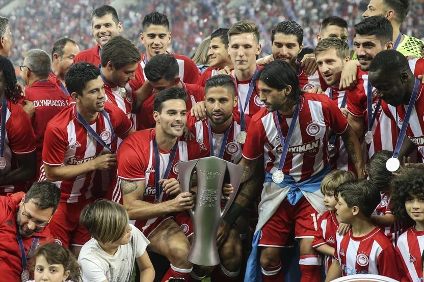 Olympiakos arka arkaya yedinci şampiyonluğu çılgınlar gibi kutladı
