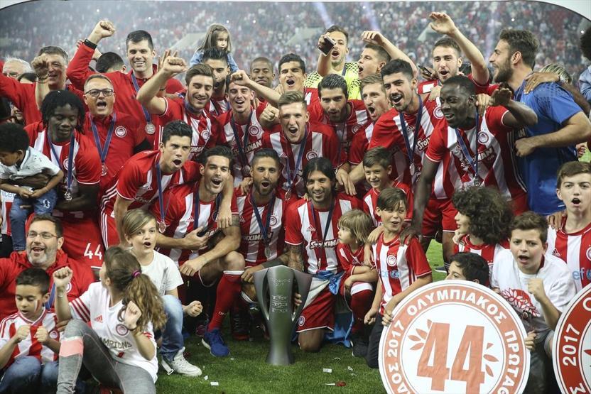 Olympiakos arka arkaya yedinci şampiyonluğu çılgınlar gibi kutladı