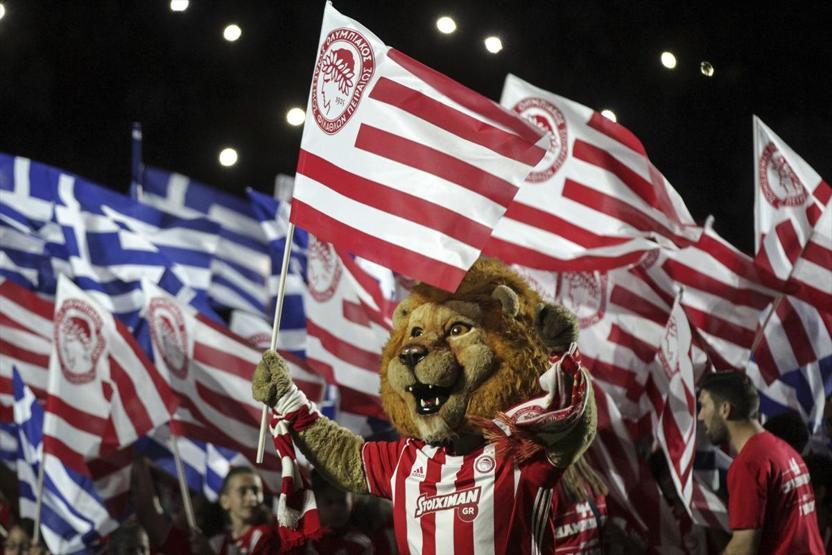 Olympiakos arka arkaya yedinci şampiyonluğu çılgınlar gibi kutladı