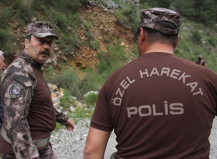 Emniyet Müdürü Özel Harekat üniforması giydi, bizzat yönetti