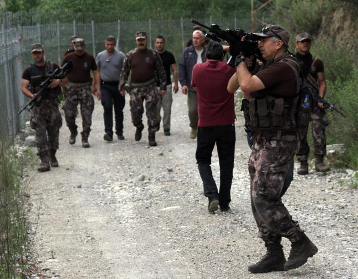Emniyet Müdürü Özel Harekat üniforması giydi, bizzat yönetti