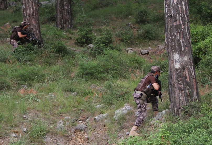 Emniyet Müdürü Özel Harekat üniforması giydi, bizzat yönetti