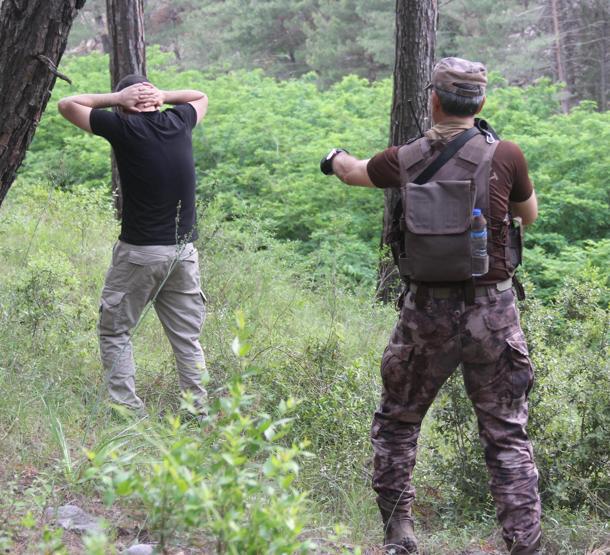 Emniyet Müdürü Özel Harekat üniforması giydi, bizzat yönetti
