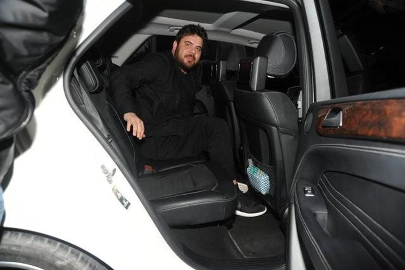 Eser Yenerler villasını gece kulübüne çevirmiş
