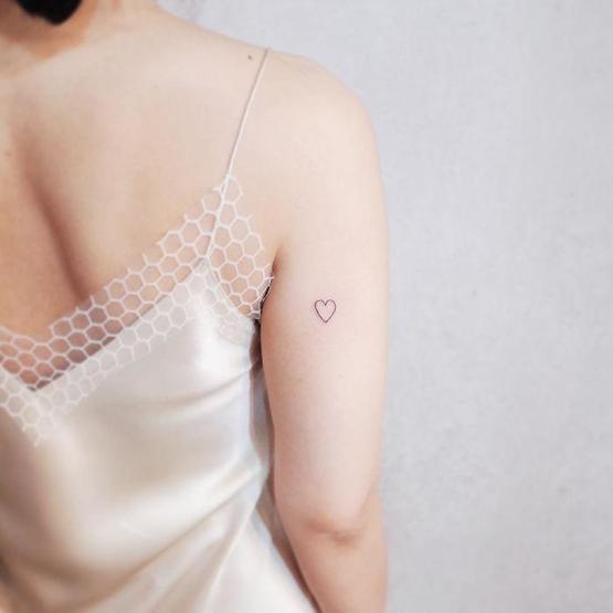 Neredeyse görünmeyen dövmeler moda oldu